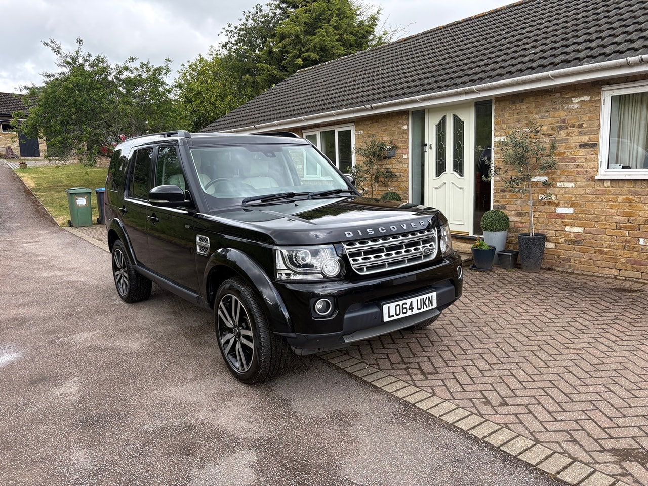 2014 LAND ROVER Discovery 3.0 SDV6 HSE Luxury - Picture 1 of 21