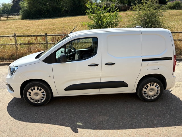 2020 VAUXHALL Combo L2 Spt 2300 1.5 (100PS) TD S/S Eu6.2 - Picture 5 of 15