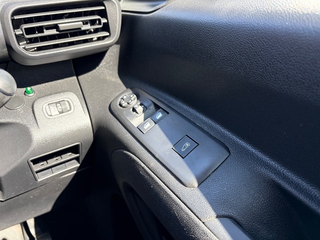 2019 PEUGEOT Partner 1.6 BlueHDi 100 S&S manual 950 Professio - Picture 18 of 18