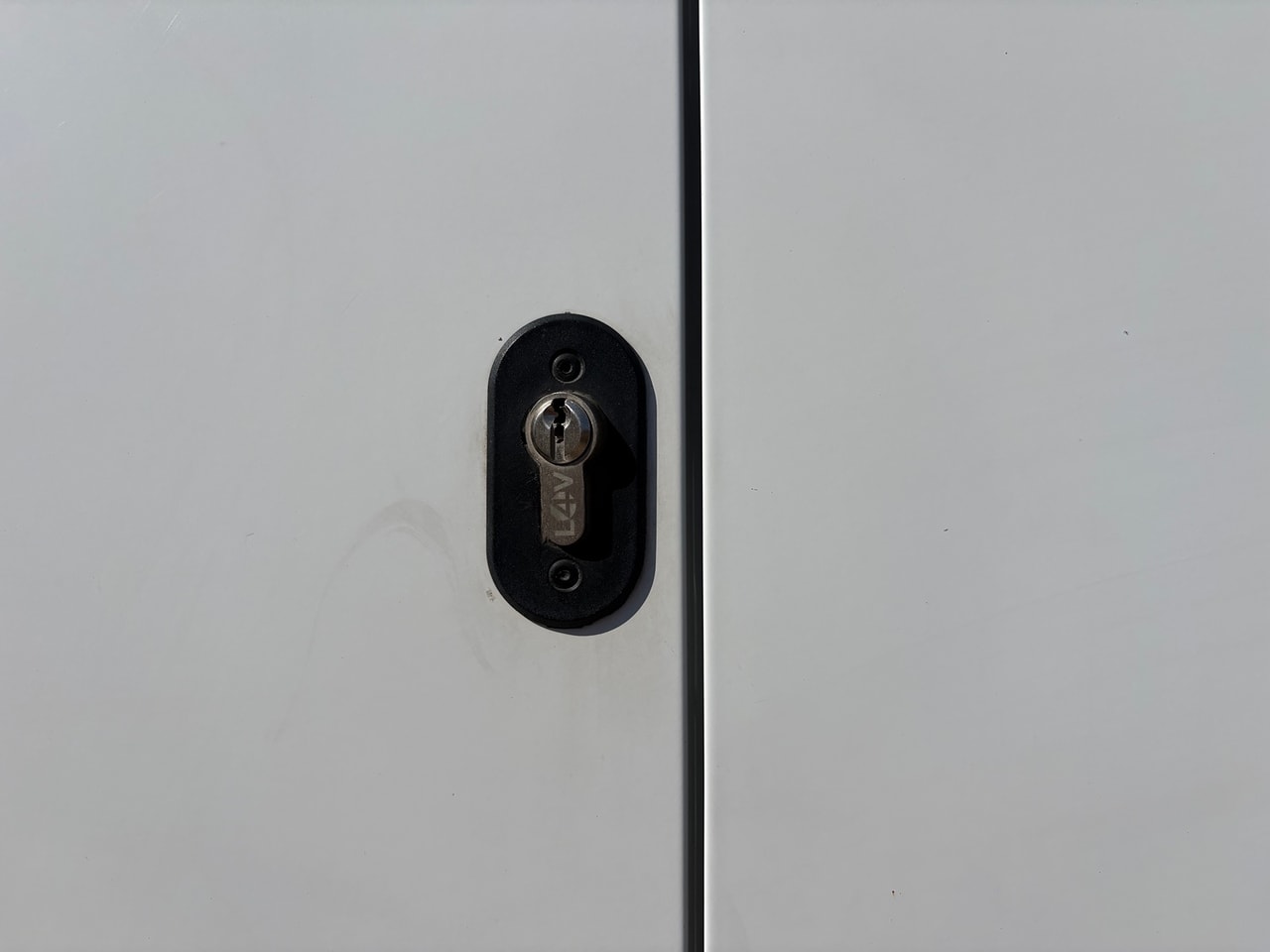 2019 PEUGEOT Partner 1.6 BlueHDi 100 S&S manual 950 Professio - Picture 11 of 18