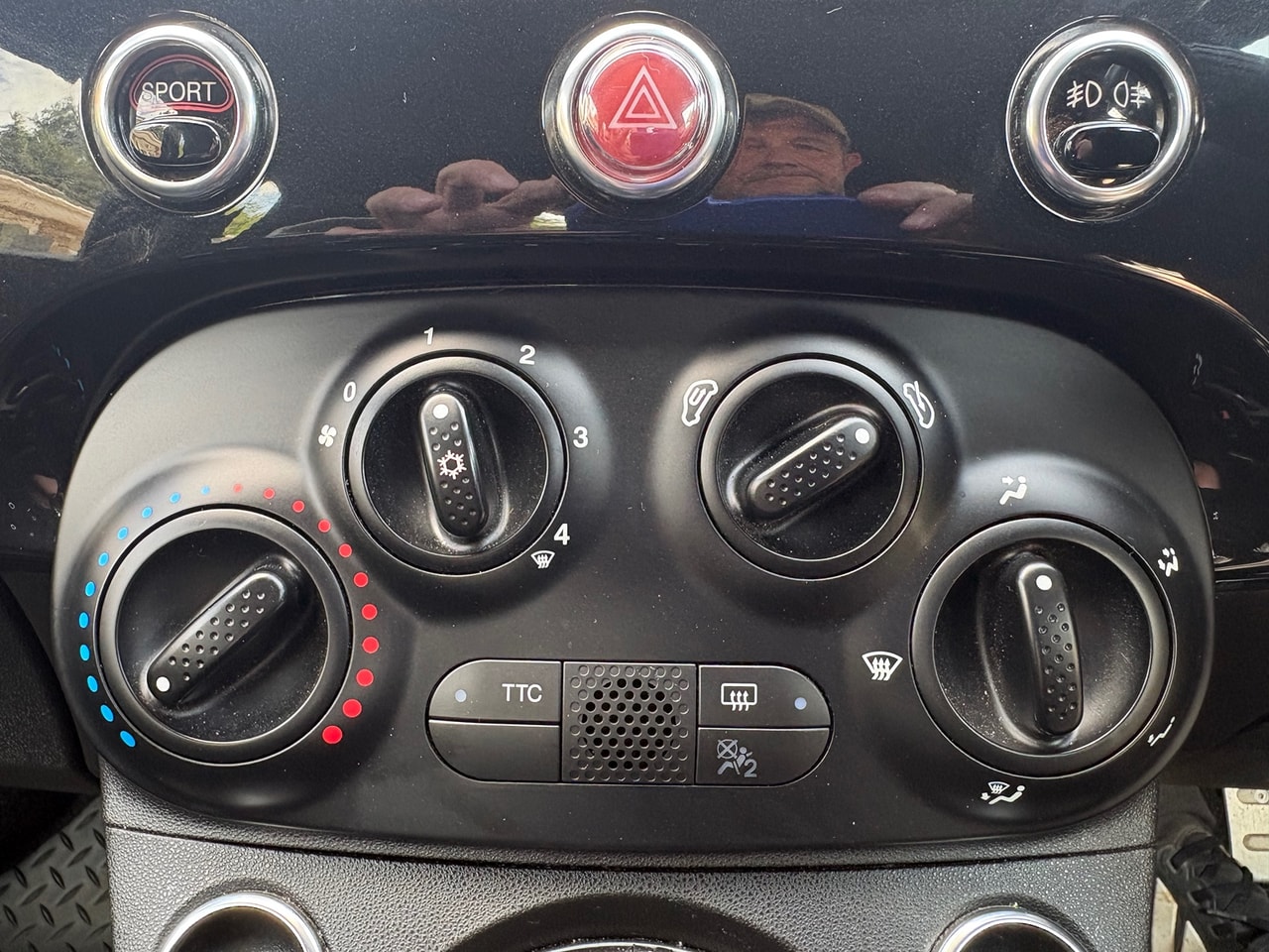 2018 ABARTH 500 1.4 16v T-Jet 145HP - Picture 18 of 21