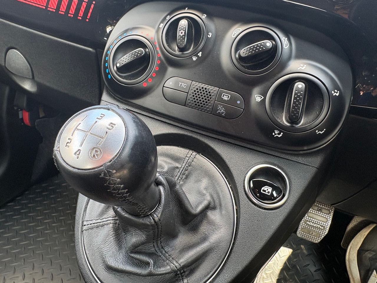 2018 ABARTH 500 1.4 16v T-Jet 145HP - Picture 19 of 21