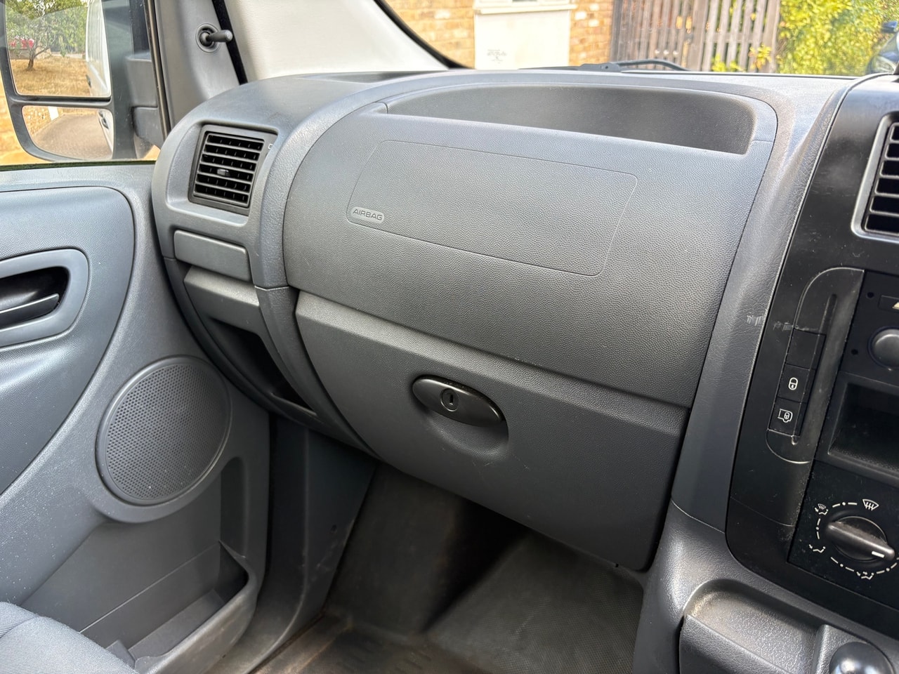2014 CITROEN Dispatch HDi 125 6-speed L2H1 1200 - Picture 15 of 18