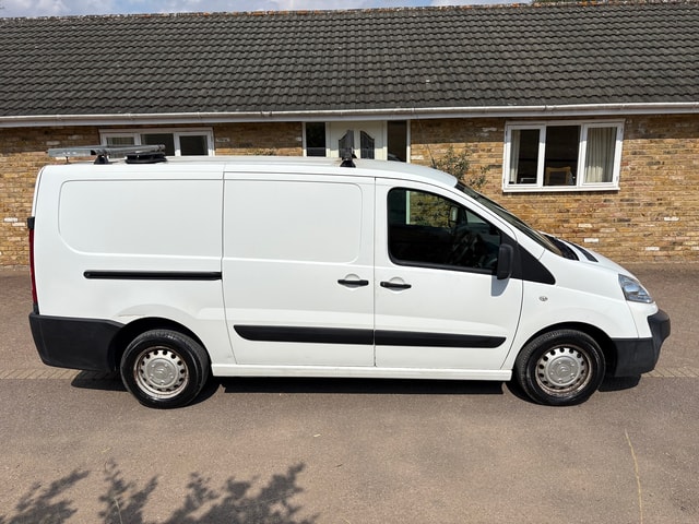 2014 CITROEN Dispatch HDi 125 6-speed L2H1 1200 - Picture 3 of 18
