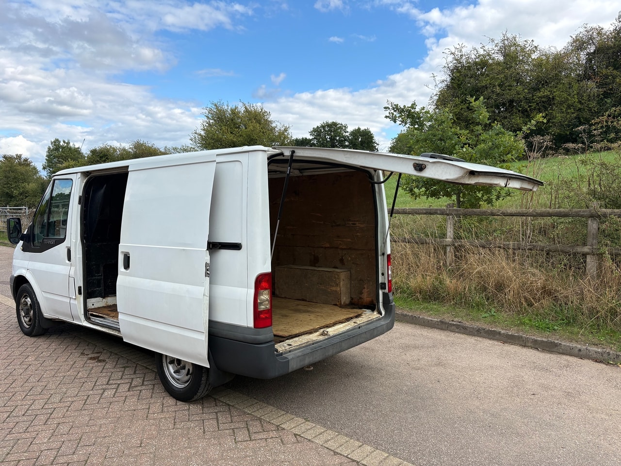 2012 FORD Transit 2.2TDCi 100PS 260 SWB Low Roof FWD - Picture 7 of 16