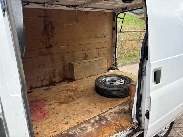 2012 FORD Transit 2.2TDCi 100PS 260 SWB Low Roof FWD - Picture 12 of 16