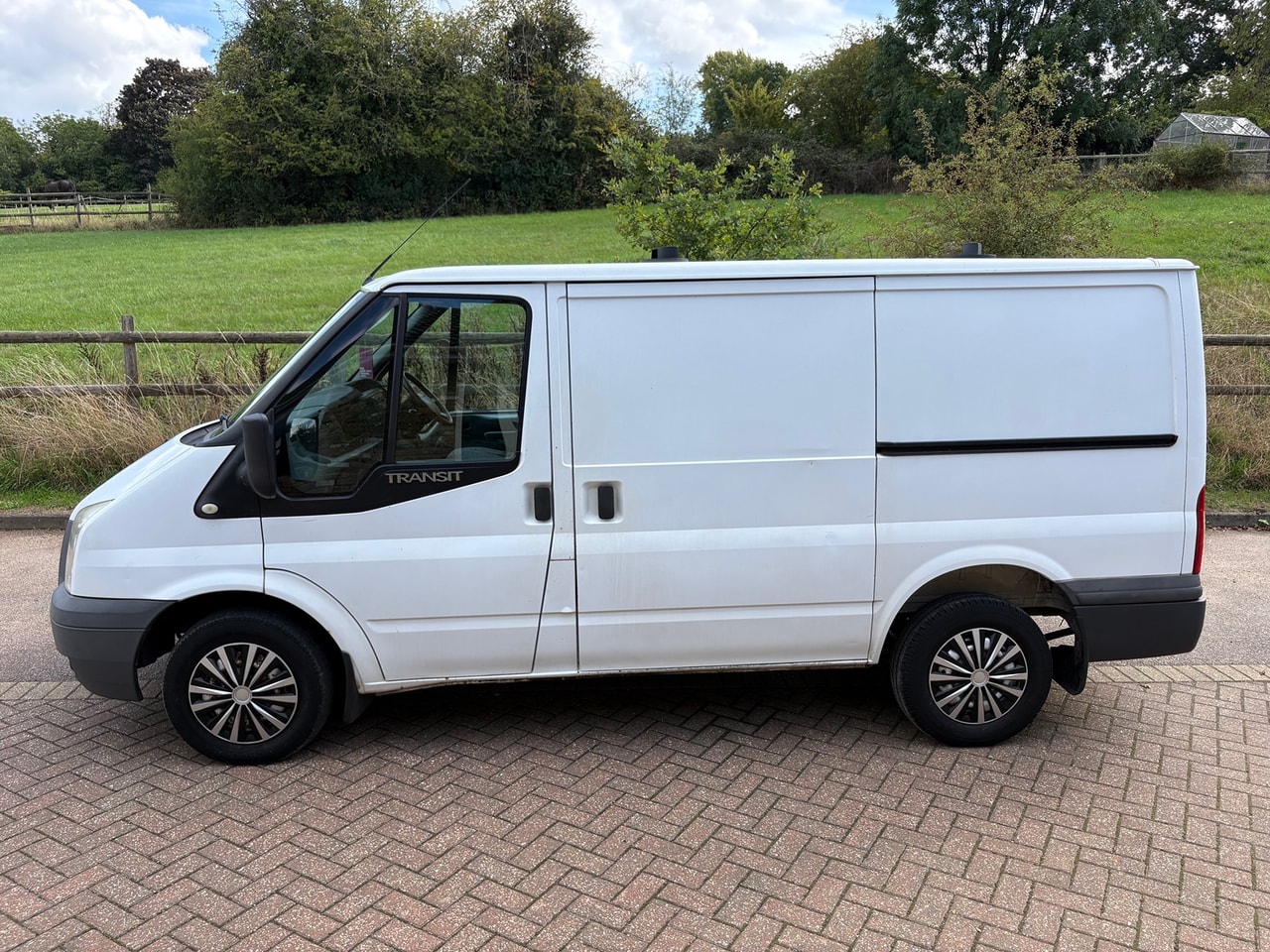 2012 FORD Transit 2.2TDCi 100PS 260 SWB Low Roof FWD - Picture 5 of 17