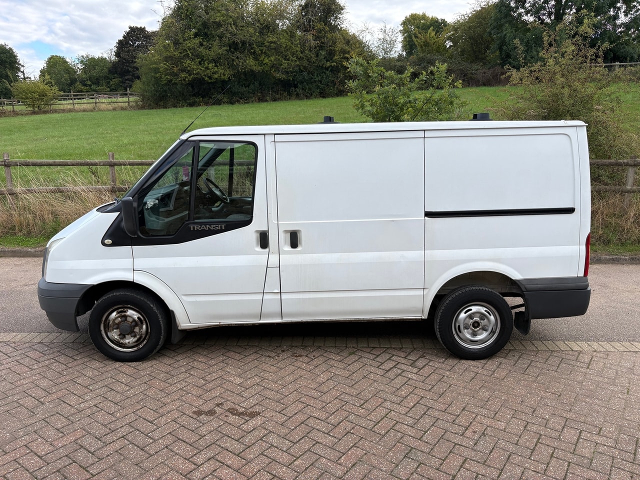 2012 FORD Transit 2.2TDCi 100PS 260 SWB Low Roof FWD - Picture 5 of 16