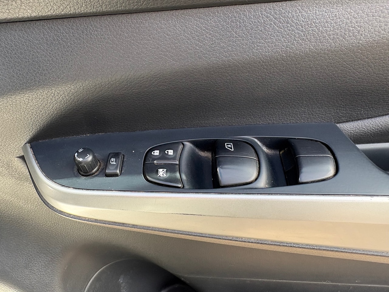 2019 NISSAN Navara N-Guard DoubleCab 2.3 dCi 190PS 4WD Auto - Picture 18 of 18