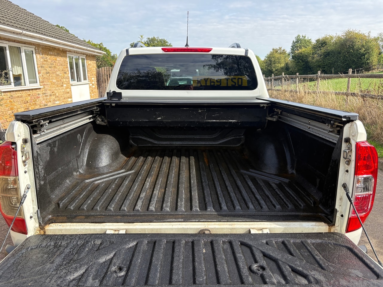 2019 NISSAN Navara N-Guard DoubleCab 2.3 dCi 190PS 4WD Auto - Picture 9 of 18