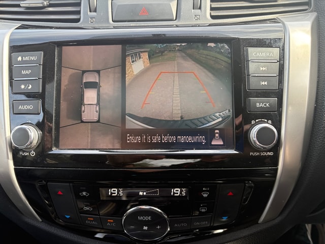 2019 NISSAN Navara N-Guard DoubleCab 2.3 dCi 190PS 4WD Auto - Picture 15 of 18