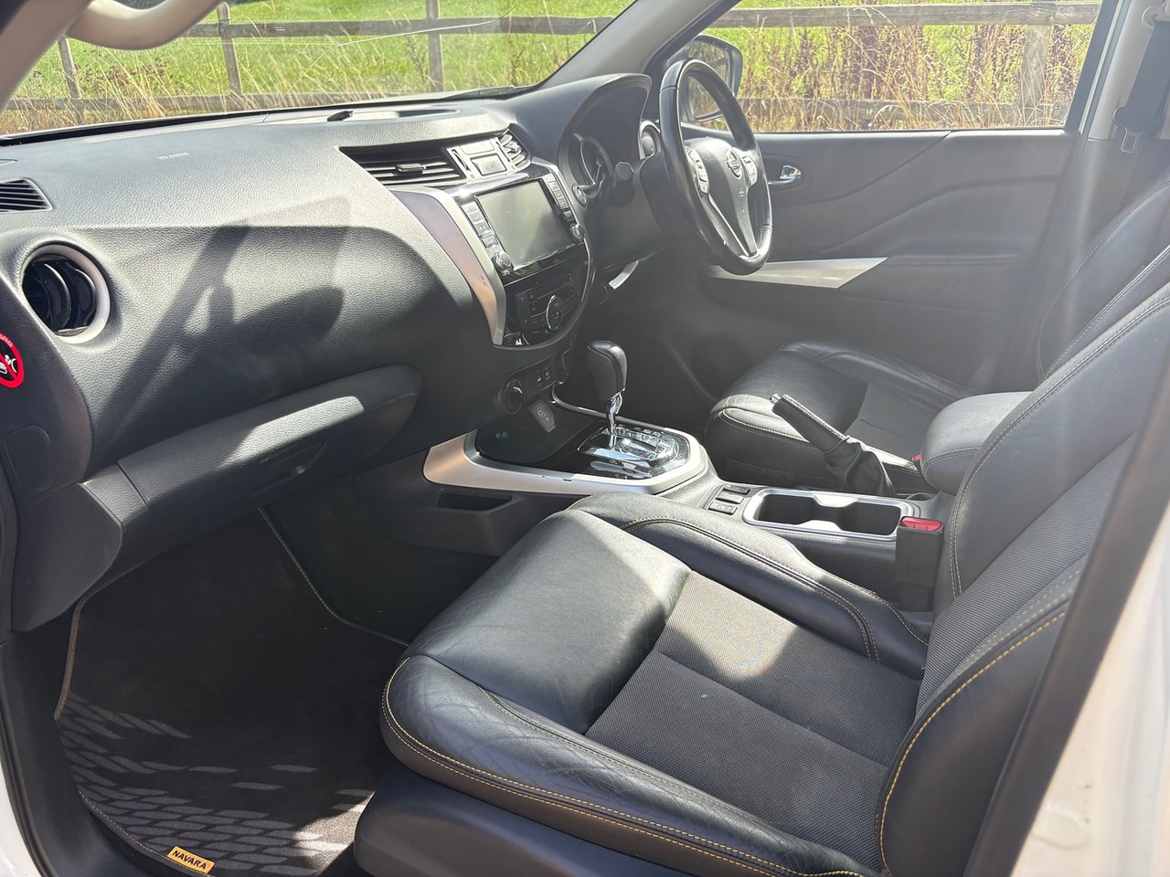 2019 NISSAN Navara N-Guard DoubleCab 2.3 dCi 190PS 4WD Auto - Picture 10 of 18