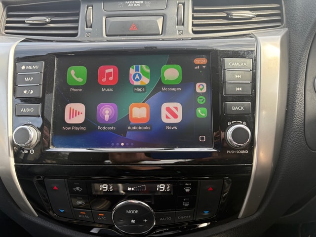 2019 NISSAN Navara N-Guard DoubleCab 2.3 dCi 190PS 4WD Auto - Picture 11 of 18