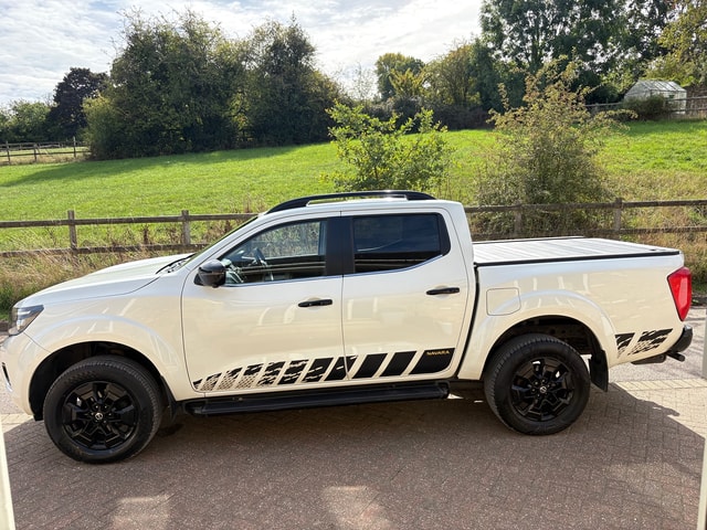 2019 NISSAN Navara N-Guard DoubleCab 2.3 dCi 190PS 4WD Auto - Picture 5 of 18