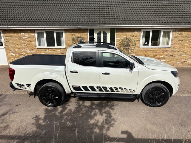 2019 NISSAN Navara N-Guard DoubleCab 2.3 dCi 190PS 4WD Auto - Picture 3 of 18