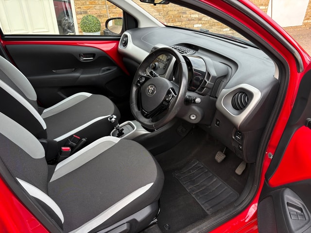 2016 TOYOTA Aygo 1.0 VVT-i x - Picture 11 of 17