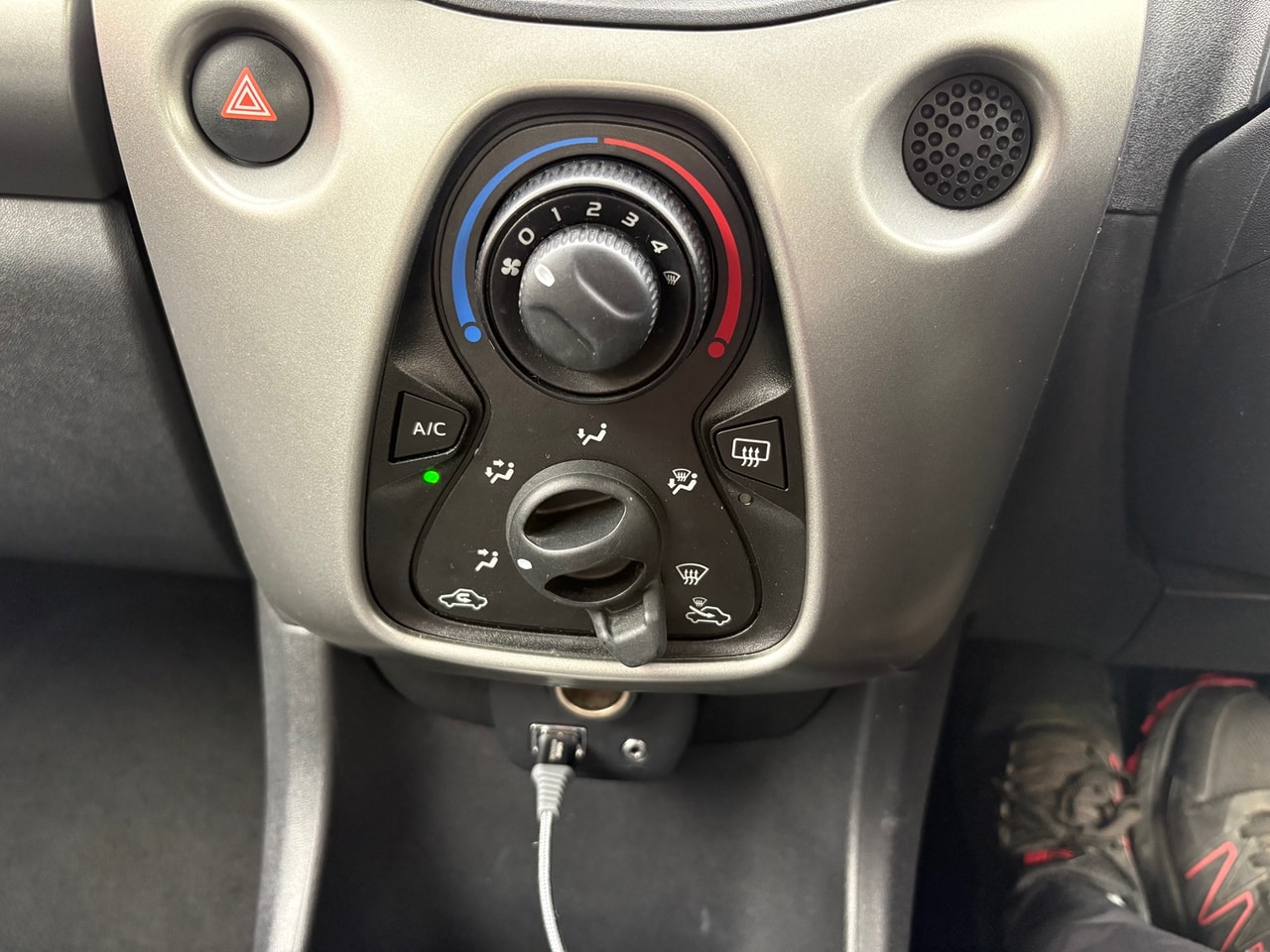 2016 TOYOTA Aygo 1.0 VVT-i x - Picture 14 of 17