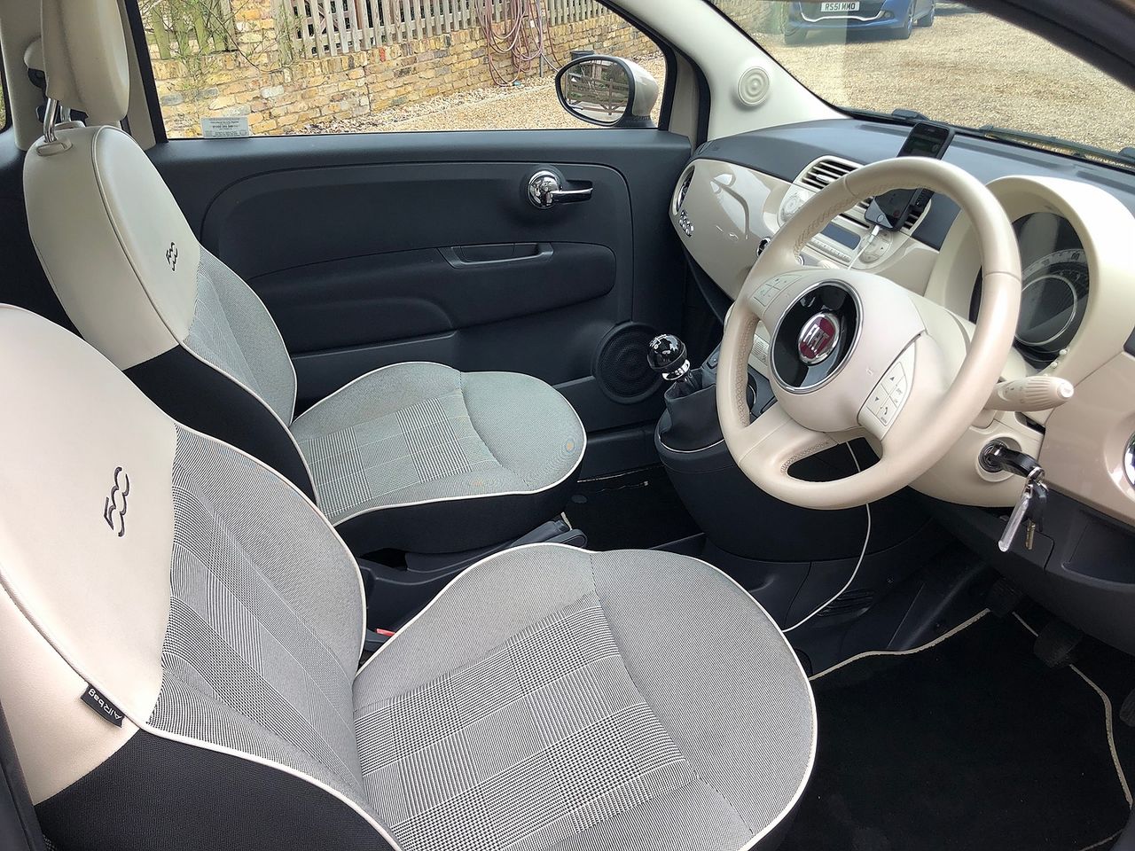 2015 FIAT 500 1.2i Lounge S/S - Picture 8 of 13